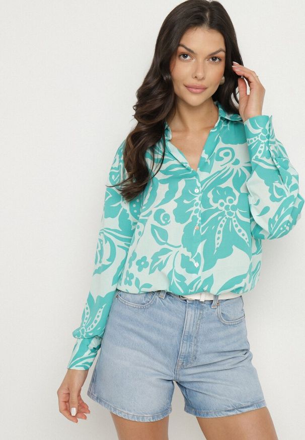 Born2be - Niebieska Koszula o Luźnym Fasonie w Kwiatowy Wzór Edala. Kolor: niebieski. Wzór: kwiaty. Sezon: lato