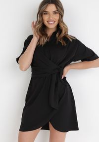 Born2be - Czarna Sukienka Menelous. Kolor: czarny. Typ sukienki: kopertowe, koszulowe. Styl: elegancki. Długość: mini