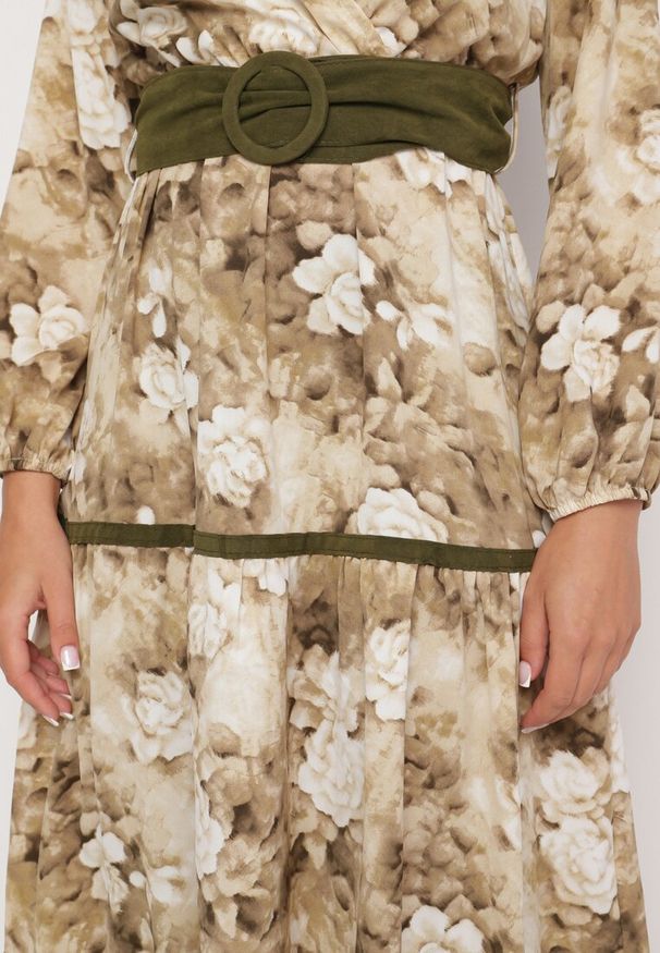 Born2be - Beżowa Kopertowa Rozkloszowana Sukienka Ozdobiona Paskiem i Falbanami Fezisia. Kolor: beżowy. Materiał: skóra. Wzór: aplikacja. Typ sukienki: kopertowe. Styl: elegancki