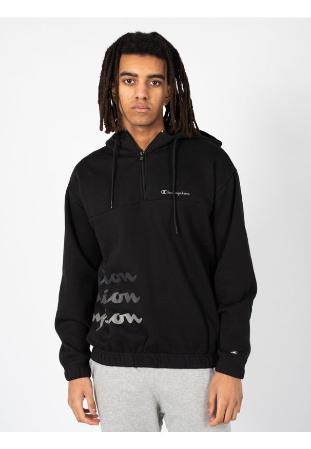 Champion Bluza | 217937 | Mężczyzna | Czarny. Okazja: na co dzień. Kolor: czarny. Materiał: bawełna, poliester. Długość: długie. Wzór: nadruk. Styl: klasyczny, elegancki, casual