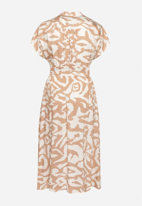 Born2be - Beżowa Wiskozowa Sukienka o Koszulowym Kroju z Gumką w Talii Mevolirae. Okazja: na spacer, na spotkanie biznesowe, do pracy. Typ kołnierza: dekolt w kształcie V. Kolekcja: plus size. Kolor: beżowy. Materiał: wiskoza. Typ sukienki: koszulowe. Styl: biznesowy