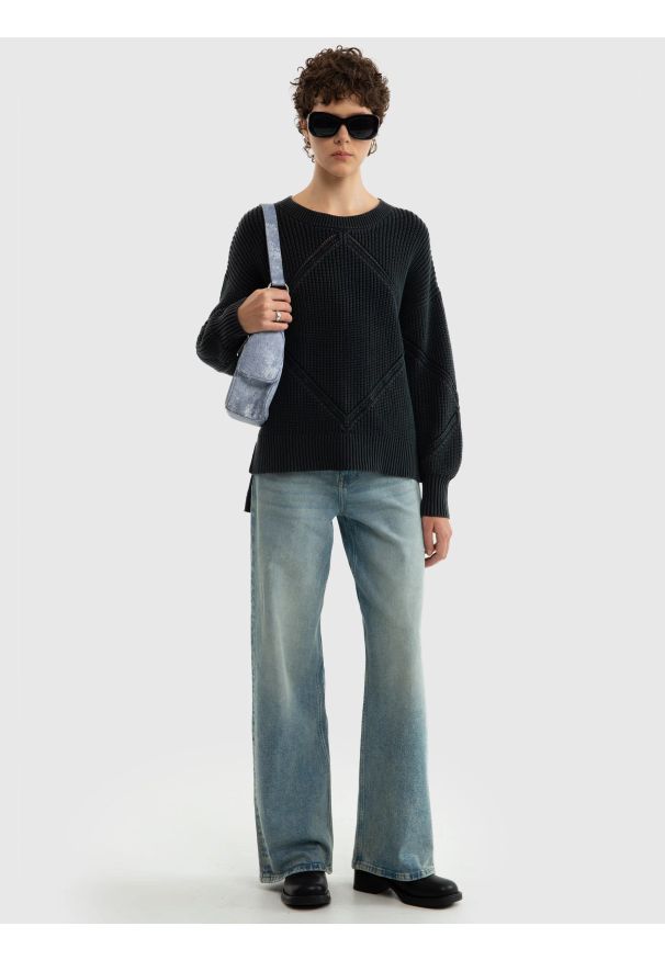 Big-Star - Sweter damski z ozdobnym splotem czarny Acidia 906. Okazja: na co dzień. Kolor: czarny. Materiał: jeans, skóra, dzianina. Wzór: ze splotem. Sezon: zima, jesień. Styl: casual, elegancki