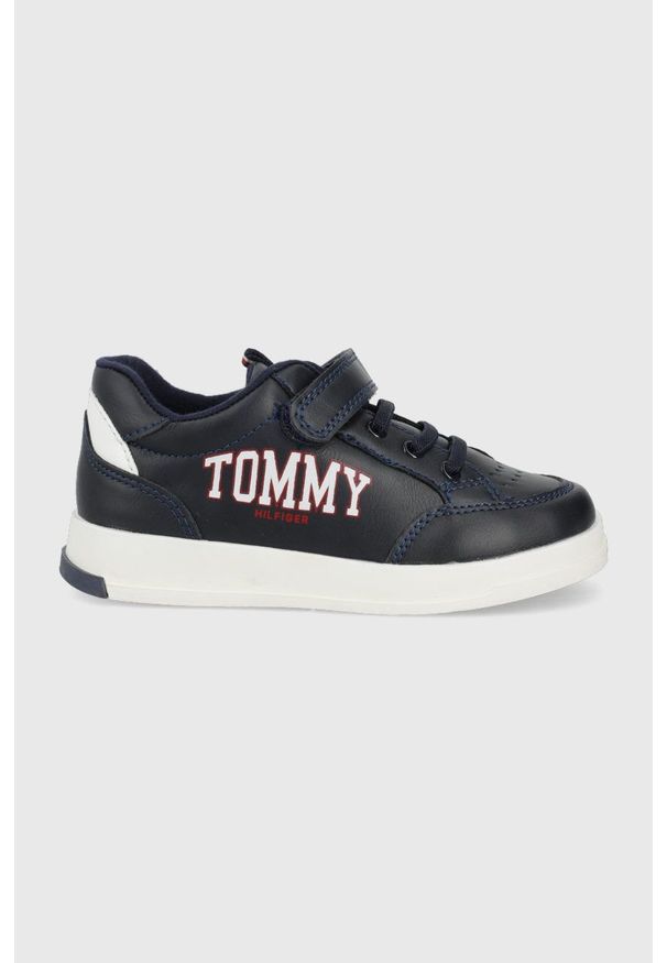 TOMMY HILFIGER - Tommy Hilfiger sneakersy dziecięce kolor granatowy. Nosek buta: okrągły. Zapięcie: rzepy. Kolor: niebieski. Szerokość cholewki: normalna
