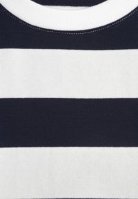 Born2be - Biało-Czarna Pudełkowa Sukienka z Bawełny w Poziome Paski Diove. Okazja: do pracy, na co dzień, na spacer. Kolor: biały. Materiał: bawełna. Wzór: paski. Typ sukienki: proste. Styl: klasyczny, casual #8