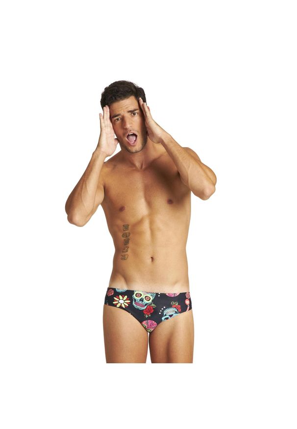 Kąpielówki męskie slipy kąpielowe treningowe na basen Arena Crazy Skulls. Kolor: różowy, niebieski, wielokolorowy, czarny