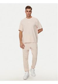 Adidas - adidas Spodnie dresowe ALL SZN 3-Stripes IR5201 Różowy Regular Fit. Kolor: różowy. Materiał: bawełna #5