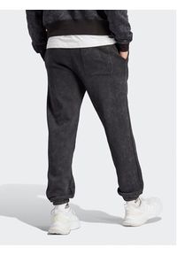 Adidas - adidas Spodnie dresowe ALL SZN Garment Wash IJ6932 Czarny Regular Fit. Kolor: czarny. Materiał: bawełna #4