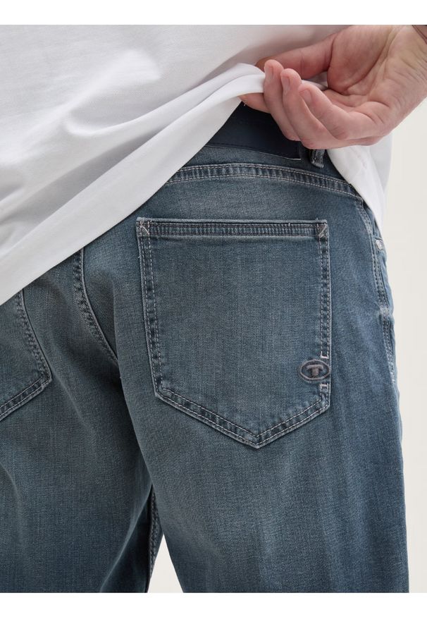 Męskie Krótkie Spodenki Tom Tailor TTJosh Regular Slim Jeans Short 1044973. Okazja: na spacer, na co dzień. Materiał: jeans. Długość: krótkie. Sezon: lato. Styl: elegancki, casual, wakacyjny, klasyczny