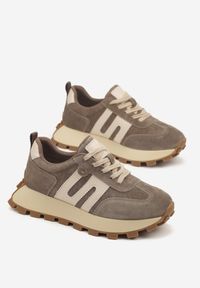 Renee - Ciemnobeżowe Sneakersy ze Skóry Naturalnej Ozdobione Geometrycznym Wzorem Melassea. Okazja: na co dzień. Kolor: beżowy. Materiał: skóra. Wzór: aplikacja, geometria #5
