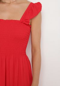 Born2be - Czerwona Rozkloszowana Bawełniana Sukienka na Ramiączkach z Gumkami i Falbanką Mevesta. Okazja: na spacer. Typ kołnierza: kołnierz z falbankami, dekolt kwadratowy. Kolor: czerwony. Materiał: bawełna. Długość rękawa: na ramiączkach #3