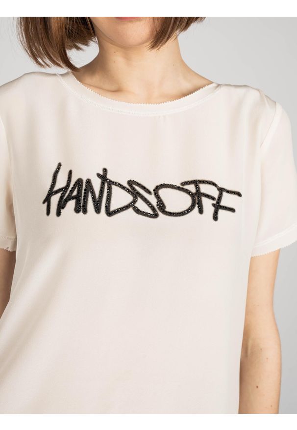 Patrizia Pepe T-shirt "Silk Top" | 8J0853/A5H9A | Kobieta | Biały. Okazja: na co dzień. Kolor: biały. Materiał: jedwab. Długość rękawa: krótki rękaw. Długość: krótkie. Wzór: aplikacja, nadruk. Styl: casual