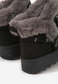 Renee - Czarne Śniegowce na Platformie z Futerkiem i Haftowanym Wzorem Celatusa. Okazja: na co dzień. Kolor: czarny. Materiał: futro. Wzór: haft. Sezon: zima. Obcas: na platformie. Styl: casual #4