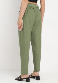 Born2be - Zielone Spodnie z Wiązanym Paskiem Paper Bag Biras. Okazja: na co dzień. Kolor: zielony. Materiał: materiał. Styl: casual #6