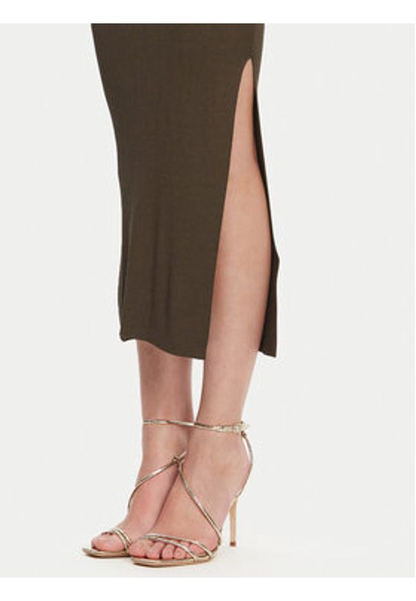 Guess Sukienka dzianinowa W5GK47 Z3L10 Brązowy Regular Fit. Kolor: brązowy. Materiał: wiskoza