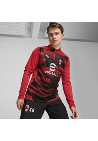 Puma - Męska bluza przedmeczowa z zamkiem 1/4 AC Milan PUMA For All Time Red Black. Kolor: czerwony, wielokolorowy, czarny. Długość rękawa: długi rękaw. Długość: długie. Sport: piłka nożna