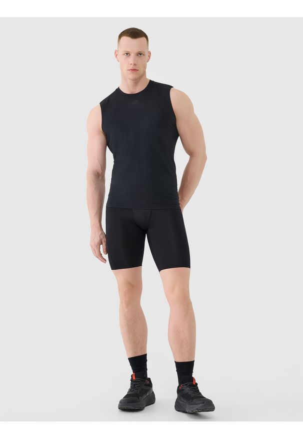 4f - 4F Spodenki treningowe slim szybkoschnące męskie - czarne S. Kolor: czarny. Materiał: poliester, elastan, włókno, dzianina, materiał. Wzór: ze splotem, gładki, jednolity. Sport: fitness