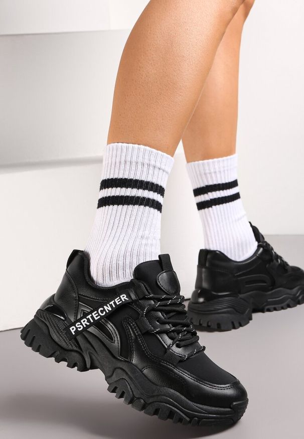 Renee - Czarne Sneakersy na Grubej Podeszwie z Dekoracyjną Taśmą Ilkins. Wysokość cholewki: za kostkę. Kolor: czarny