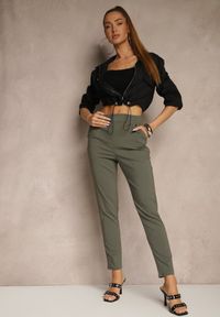 Renee - Ciemnozielone Spodnie z Wiskozą High Waist z Ozdobnymi Guzikami Redillia. Okazja: na co dzień, na spotkanie biznesowe. Stan: podwyższony. Kolor: zielony. Materiał: wiskoza. Styl: biznesowy, klasyczny, elegancki, casual