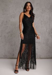 Renee - Czarna Sukienka Koktajlowa na Ramiączkach Zdobiona Frędzlami Wilinsia. Okazja: na wesele, na imprezę, na ślub cywilny. Kolor: czarny. Długość rękawa: na ramiączkach. Wzór: aplikacja. Styl: wizytowy #6