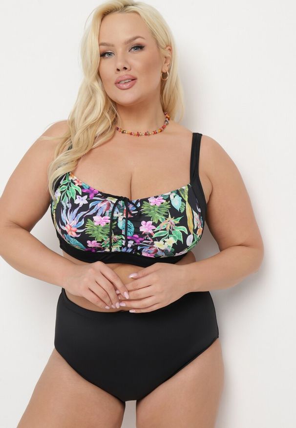 Born2be - Czarne Bikini Strój Kąpielowy Dwuczęściowy Top i Figi Landvira. Kolor: czarny. Wzór: kwiaty
