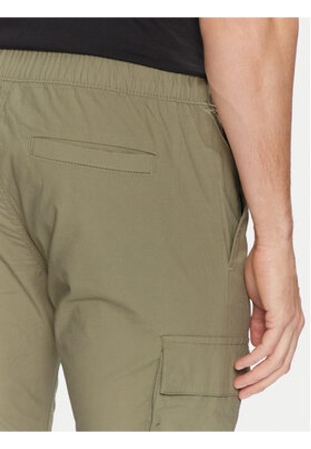 Calvin Klein Jeans Joggery J30J327614 Zielony Skinny Fit. Kolor: zielony. Materiał: bawełna