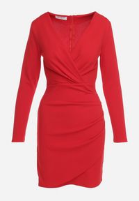 Born2be - Czerwona Sukienka Mini z Kopertowym Dekoltem i Marszczeniami Hiacinta. Typ kołnierza: dekolt kopertowy. Kolor: czerwony. Typ sukienki: kopertowe. Styl: elegancki. Długość: mini #3