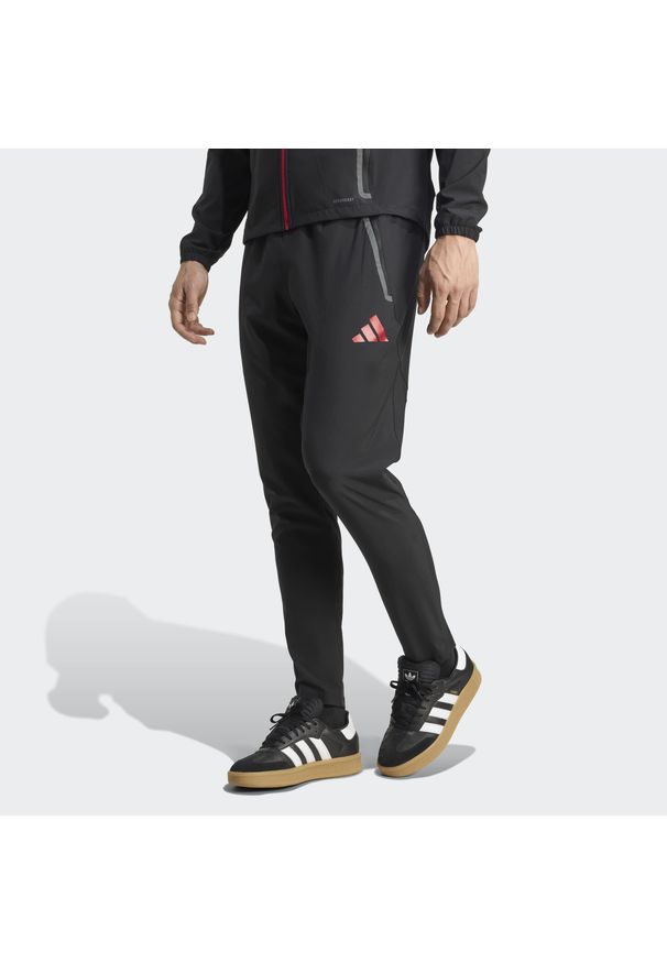 Adidas - Spodnie Liverpool FC Tiro 25 Competition Vis Tech Travel. Kolor: czarny. Sport: piłka nożna