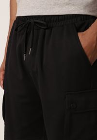 Born2be - Czarne Szorty z Bawełną w Stylu Safari z Kieszeniami Cargo Sabririla. Okazja: na co dzień. Kolor: czarny. Materiał: bawełna. Długość: długie. Sezon: lato. Styl: casual #4