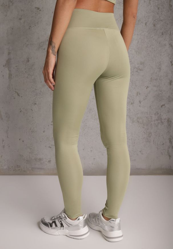Renee - Zielone Legginsy Basic z Modelującą Wstawką w Pasie Liacan. Okazja: na co dzień. Kolor: zielony. Długość: krótkie. Styl: casual