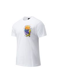 Koszulka New Balance MT13591WT - biała. Okazja: na co dzień. Kolor: biały. Materiał: bawełna, materiał. Wzór: nadruk, kolorowy. Styl: sportowy, casual