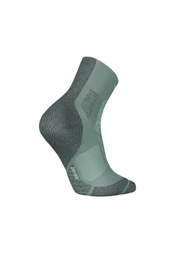KIPRUN - Skarpetki do biegania Kiprun Run 900 średnie cienkie. Kolor: zielony. Materiał: poliamid, elastan. Wzór: ze splotem. Sport: bieganie