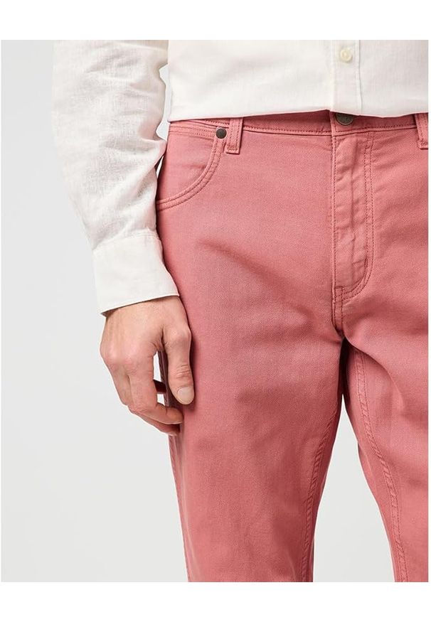 Wrangler - MESKIE SPODNIE WRANGLER GREENSBORO DESERT ROSE 112362445