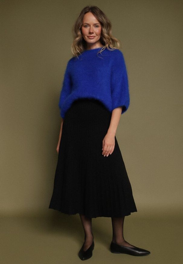 Born2be - Czarna Plisowana Spódnica z Dzianiny z Kaszmirem o Rozkloszowanym Kroju Grestive. Okazja: na co dzień. Stan: podwyższony. Kolor: czarny. Materiał: dzianina, kaszmir. Styl: casual