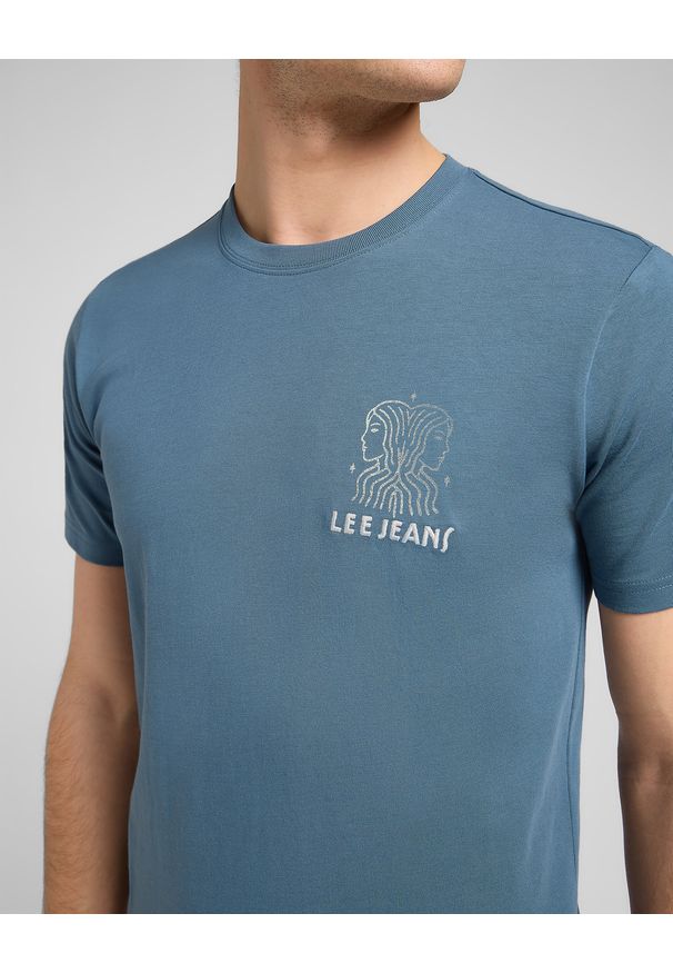 Lee - MĘSKA KOSZULKA LEE SS ELEVATED ESS LOGO TEE VINTAGE B 112370580. Styl: vintage