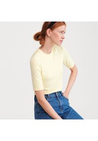 Reserved - Dzianinowy T-shirt - Żółty. Kolor: żółty. Materiał: dzianina #1