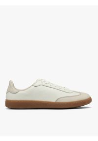 Ryłko - Kremowe półbuty w stylu sportowym na płaskim beżowym spodzie. Nosek buta: okrągły. Kolor: beżowy. Materiał: skóra. Szerokość cholewki: normalna. Styl: sportowy #1