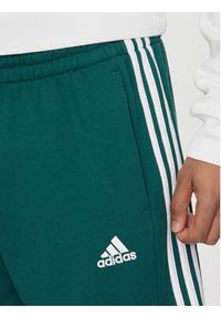 Adidas - adidas Szorty sportowe Essentials French Terry 3-Stripes IS1342 Zielony Regular Fit. Kolor: zielony. Materiał: bawełna. Styl: sportowy #2