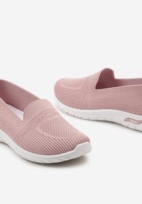 Renee - Różowe Tenisówki Slip-on z Elastyczną Cholewką Halila. Okazja: na co dzień. Zapięcie: bez zapięcia. Kolor: różowy. Materiał: jeans. Szerokość cholewki: normalna. Sezon: wiosna, lato. Obcas: na płaskiej podeszwie. Styl: casual