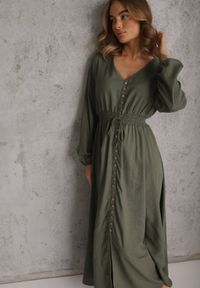 Renee - Zielona Sukienka z Lnem i Wiskozą o Rozkloszowanym Kroju z Ozdobnymi Guzikami Maitena. Okazja: na co dzień. Typ kołnierza: dekolt w kształcie V. Kolor: zielony. Materiał: wiskoza, len. Długość rękawa: długi rękaw. Typ sukienki: rozkloszowane. Styl: casual, elegancki #3