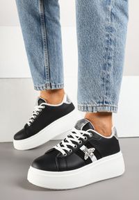 Born2be - Czarne Sneakersy na Platformie z Kryształowym Owadem na Cholewce Elanorila. Okazja: na co dzień. Kolor: czarny. Materiał: jeans. Szerokość cholewki: normalna. Wzór: aplikacja. Obcas: na platformie #3