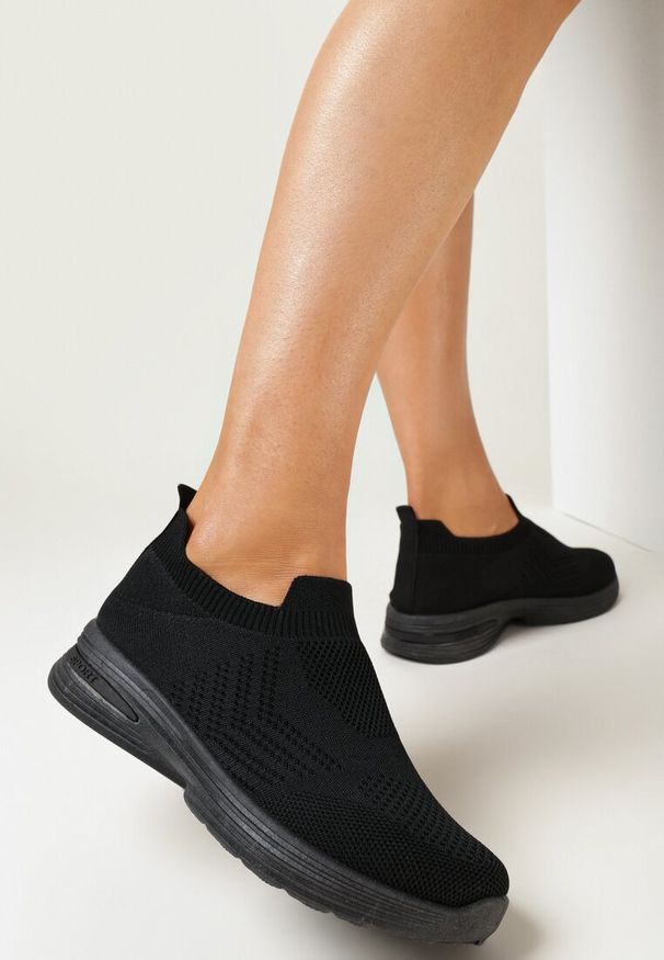 Born2be - Czarne Buty Sportowe z Elastyczną Cholewką przed Kostkę Normana. Wysokość cholewki: przed kostkę. Zapięcie: bez zapięcia. Kolor: czarny. Szerokość cholewki: normalna. Sezon: lato, wiosna
