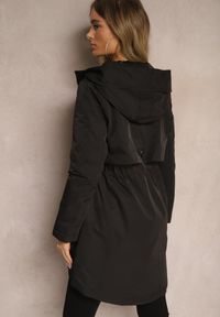 Renee - Czarna Kurtka w Stylu Parki z Rękawami z Regulacją Kapturem i Troczkami Terilanita. Okazja: na co dzień. Kolor: czarny. Materiał: jeans, skóra. Styl: casual, elegancki #4