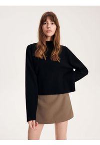 Reserved - Sweter z wiskozą - czarny. Kolor: czarny. Materiał: wiskoza. Wzór: gładki