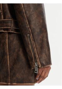 Guess Kurtka z imitacji skóry W5YL04 WHDI0 Brązowy Regular Fit. Kolor: brązowy. Materiał: skóra #3