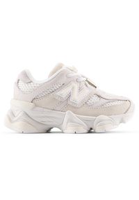 Buty niemowlęce New Balance IV9060ER – beżowe. Okazja: na co dzień. Kolor: beżowy. Materiał: materiał, guma, syntetyk. Szerokość cholewki: normalna. Sport: turystyka piesza