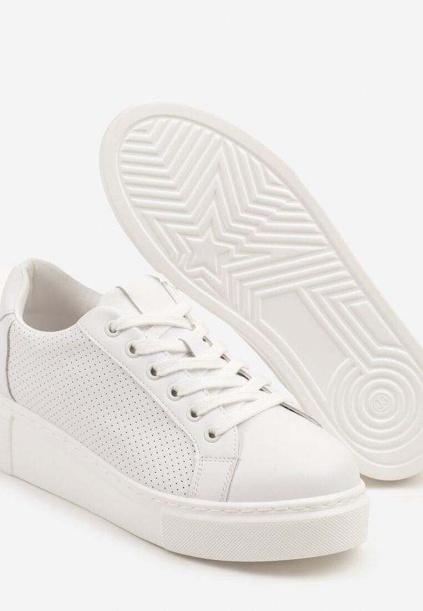 Born2be - Białe Skórzane Sneakersy na Grubej Podeszwie z Perforacją i Aplikacją Neowenia. Kolor: biały. Materiał: skóra. Wzór: aplikacja