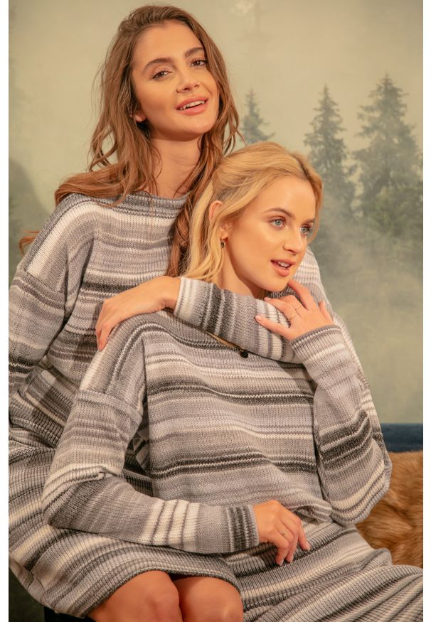 Fobya - Wełniany Komplet Sweter + Spódnica w Paski - Szary. Kolor: szary. Materiał: wełna. Wzór: paski
