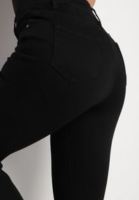 Born2be - Czarne Jeansy Dzwony z Regularnym Stanem Sarkke. Okazja: na co dzień, na spacer. Kolor: czarny. Styl: klasyczny, casual, elegancki #6