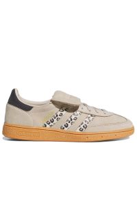 Adidas - Buty damskie adidas Handball Spezial JR4881 - beżowe. Zapięcie: sznurówki. Kolor: beżowy. Materiał: guma, zamsz, skóra. Szerokość cholewki: normalna. Wzór: gładki. Sport: piłka ręczna