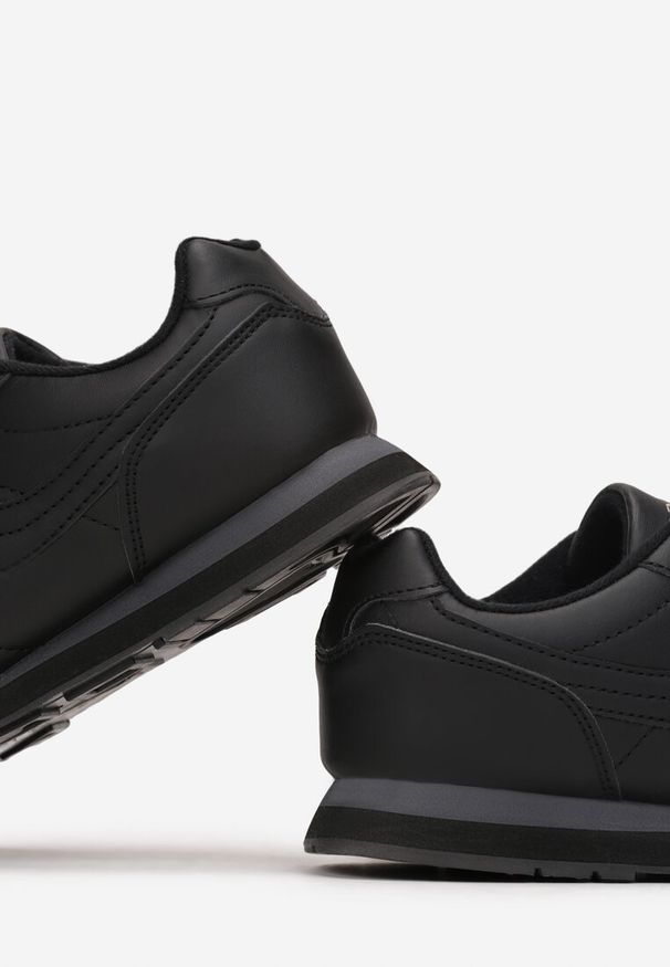 Born2be - Czarne Buty Sportowe Laodosa. Okazja: na co dzień. Wysokość cholewki: przed kostkę. Kolor: czarny. Materiał: materiał. Szerokość cholewki: normalna. Wzór: napisy, aplikacja, haft